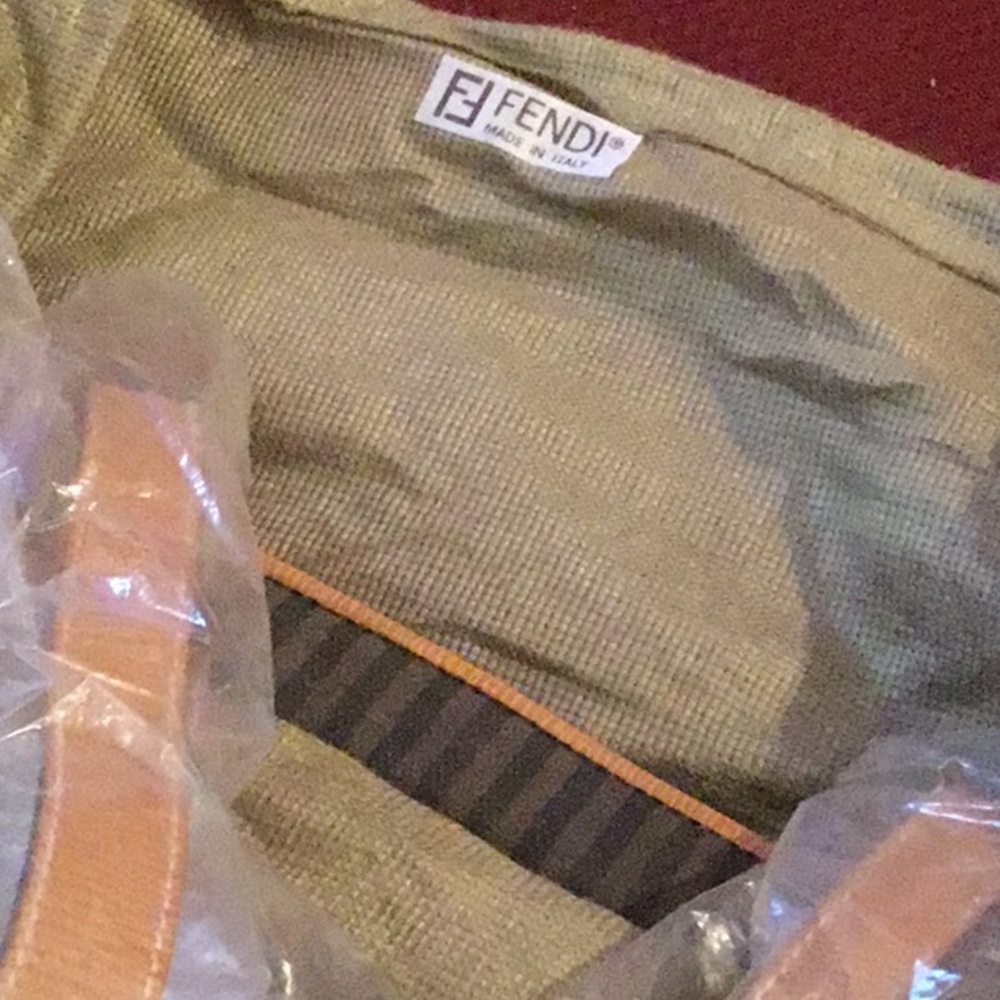 Fendi vintage brand new tote  SO RARE - Picture 8 of 9